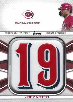 2022 Topps #JNM-JV Joey Votto Jersey Number Medallion Commemorative Relics