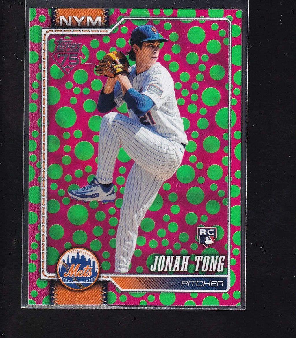 2026 Topps #4 Jonah Tong Holiday Polka Dots Green/Pink